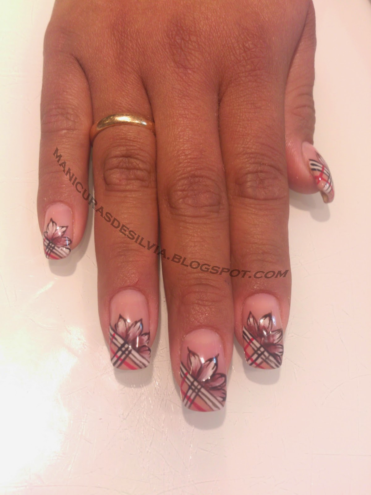 Uñas sales acrilicas burberry